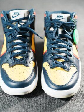 Nike Dunk Up Rebel High Michigan Women Size 7.5